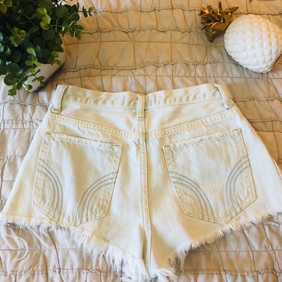 Distressed Hollister shorts - Picture 3 of 4
